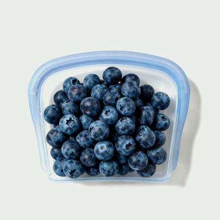 Tiny but mighty! 200ml slim silicone bags perfect for nuts , spices , or makeup. Lays flat like credit card, expands to hold 1 cup snacks!