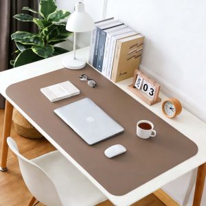 Durable large silicone mat for pets—perfect as a non-slip feeding mat. Waterproof, BPA-free, easy to clean, and keeps floors mess-free.