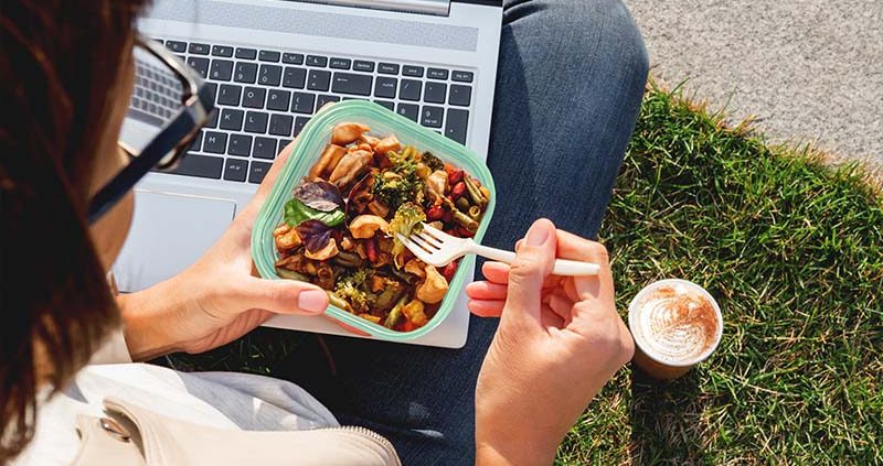 Picture this: You’re packing lunch before dawn, wrestling with rigid plastic boxes that devour bag space.