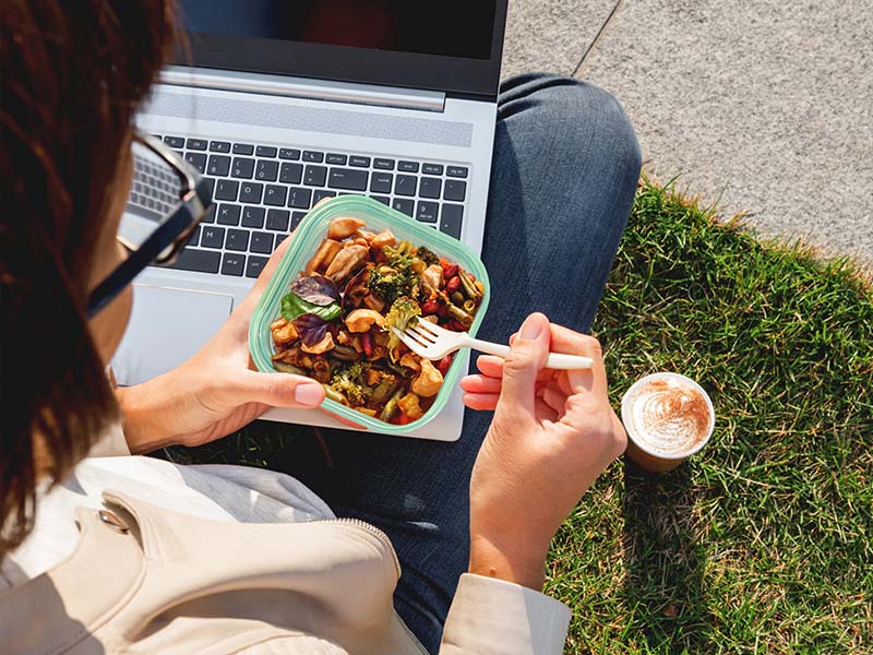 Picture this: You’re packing lunch before dawn, wrestling with rigid plastic boxes that devour bag space.