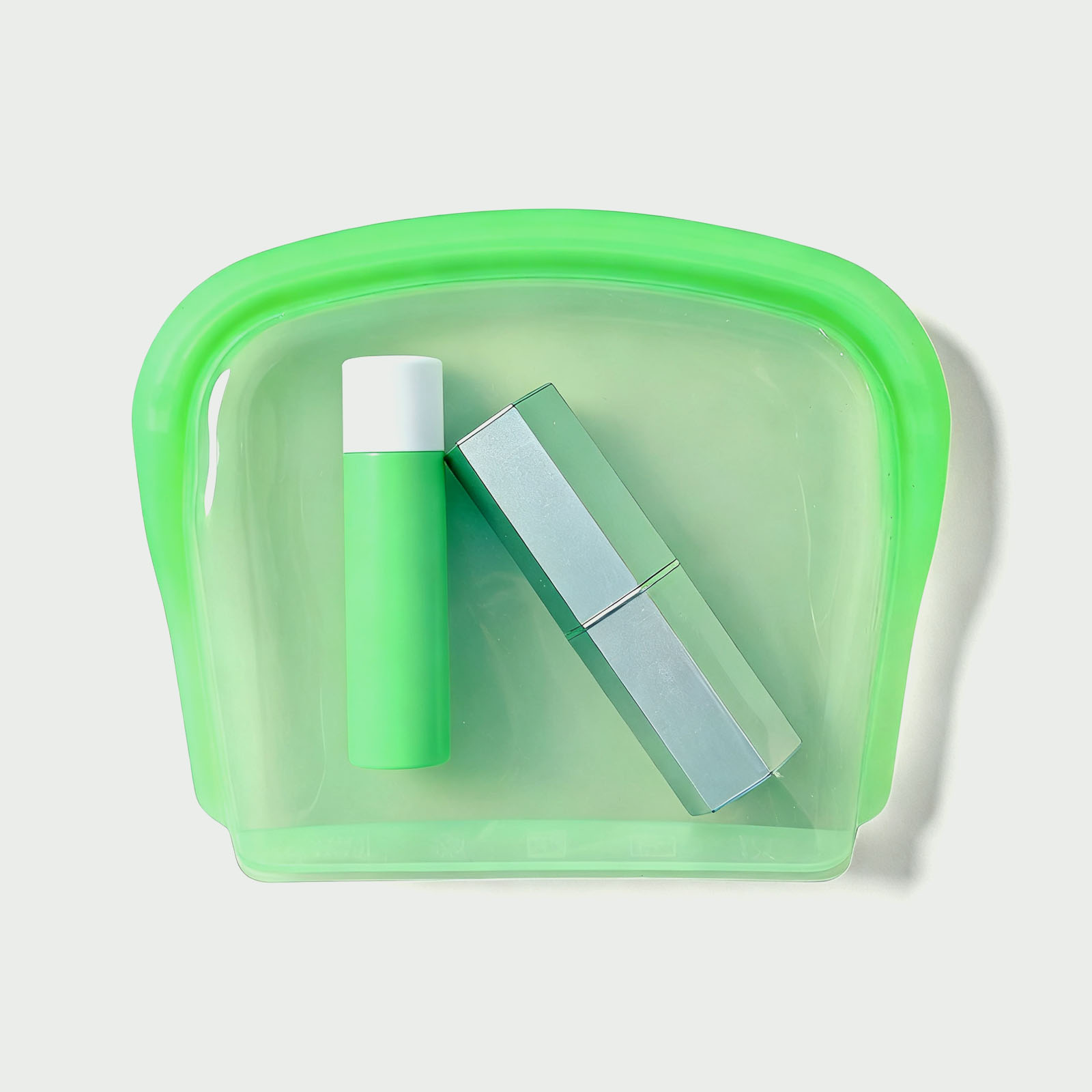 Tiny but mighty! 200ml slim silicone bags perfect for nuts , spices , or makeup. Lays flat like credit card, expands to hold 1 cup snacks!