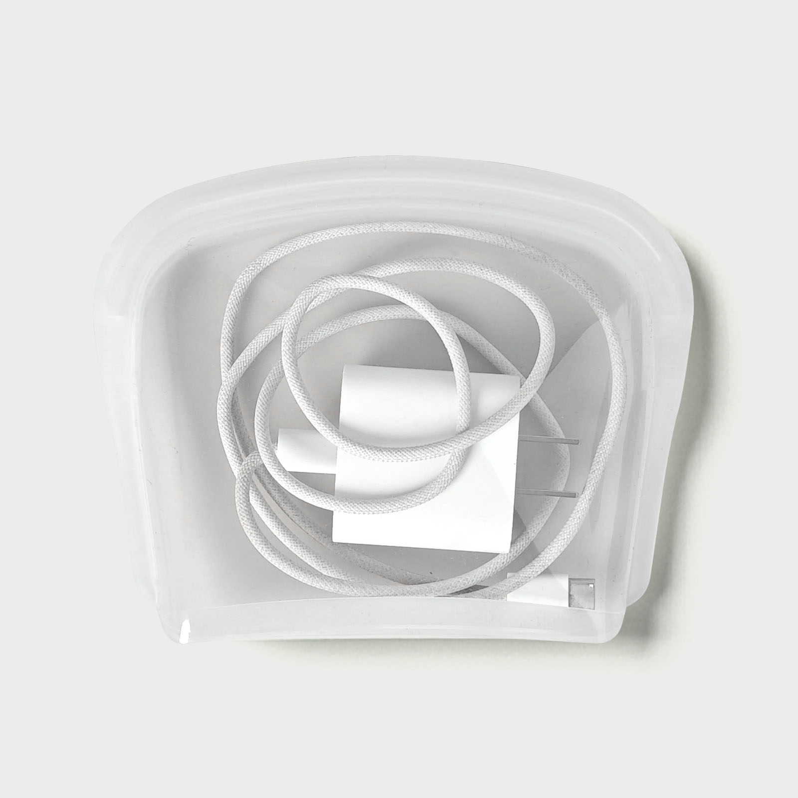 Tiny but mighty! 200ml slim silicone bags perfect for nuts , spices , or makeup. Lays flat like credit card, expands to hold 1 cup snacks!